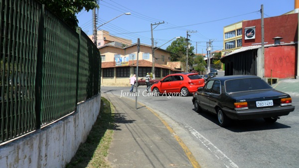 Trânsito complicava a entrada de pessoas na praça