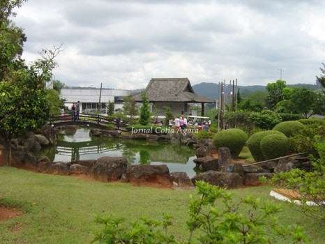Vista da praça em 2012, no Festival do Japão realizado no local.