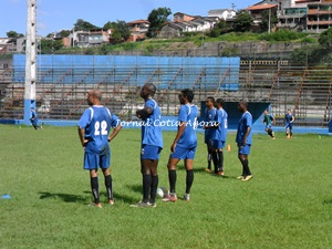 Jogadores atentos ao treino