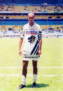 Marcos Paulista em 200, no Estádio Jalisco, jogando pelo Leon