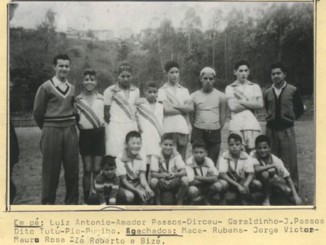 No time acima, dos anos 40, do juvenil do Cotiano, o goleiro (6º) é Dito Tutu.