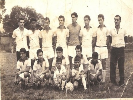 Outro time do Portão, de 1964,com Ildeberto vestindo a camisa número 1.