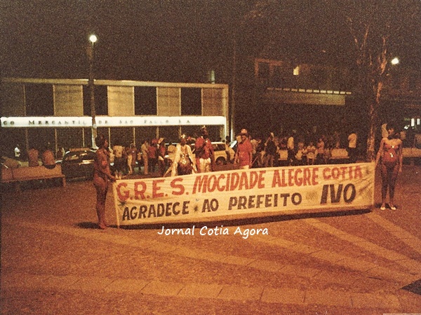 1985. Também na Praça Joaquim Nunes, a concentração