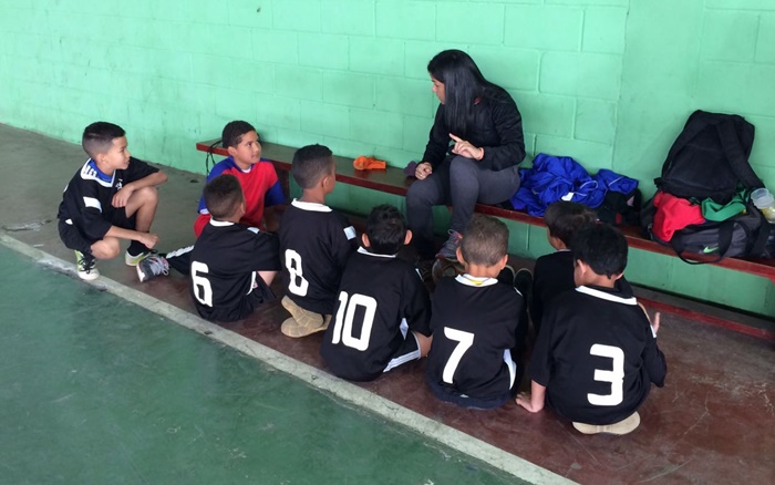 Katita orientando os atletas