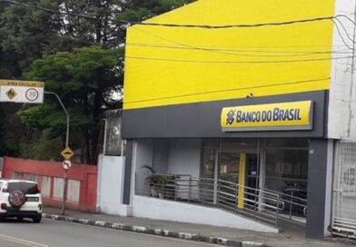 Agências bancárias de Cotia terão que disponibilizar cadeira de rodas a clientes Agências bancárias de Cotia terão que disponibilizar cadeira de rodas a clientes