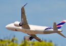 Jornal Cotia Agora flagrou o espetacular rasante do A320 no Domingo Aéreo 2025: Precisão, Emoção e Técnica