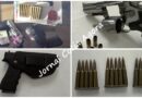 Casal é detido com vários simulacros de arma de fogo e munições em Cotia