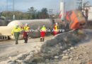 Carreta carregada de cimento tomba na Raposo Tavares, em Cotia