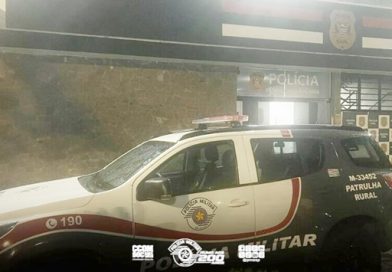 Polícia Militar prende agressor de mulher e foragido da justiça em Vargem Grande e Cotia Polícia Militar prende agressor de mulher e foragido da justiça em Vargem Grande e Cotia