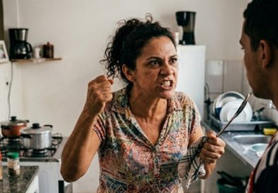 Justiça de Cotia proíbe mulher de fazer escândalo, sob pena de multa