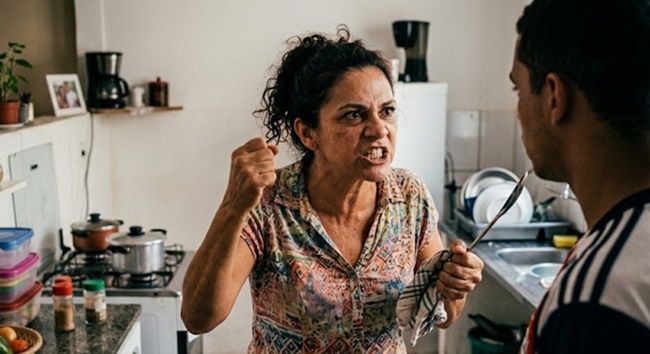 Justiça de Cotia proíbe mulher de fazer escândalo, sob pena de multa