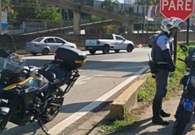 Bandido é preso com moto roubada na Granja Viana
