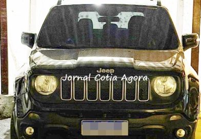 Casal e mais dois bandidos são presos após fingirem roubo de carro em Cotia Casal e mais dois bandidos são presos após fingirem roubo de carro em Cotia