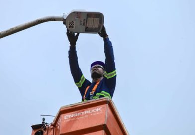 Queimou lâmpada na sua rua? Saiba a quem recorrer em Cotia Queimou lâmpada na sua rua? Saiba a quem recorrer em Cotia