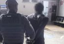 Embu das Artes: Homem bate em mulher e PM age rápido para prendê-lo Embu das Artes: Homem bate em mulher e PM age rápido para prendê-lo