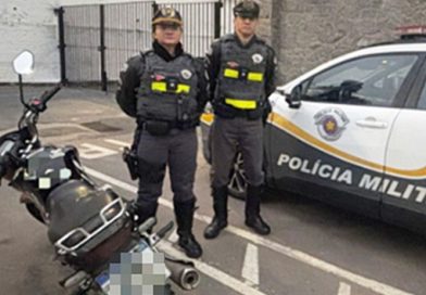 Polícia Rodoviária prende criminoso com moto adulterada em Cotia Polícia Rodoviária prende criminoso com moto adulterada em Cotia