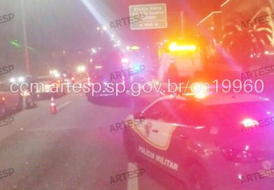 Pedestre atravessa fora da passarela e morre atropelado na Raposo Tavares Pedestre atravessa fora da passarela e morre atropelado na Raposo Tavares