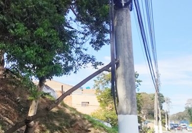 Morador denuncia furto de cabos em postes na Estrada da Roselândia Morador denuncia furto de cabos em postes na Estrada da Roselândia
