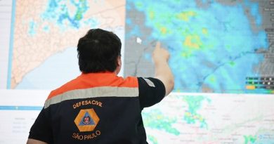 Defesa Civil de SP entrega ajuda humanitária a Cotia e mais 20 cidades Defesa Civil de SP entrega ajuda humanitária a Cotia e mais 20 cidades