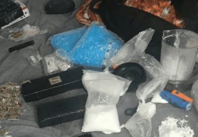 Quatro traficantes são presos embalando drogas em Cotia
