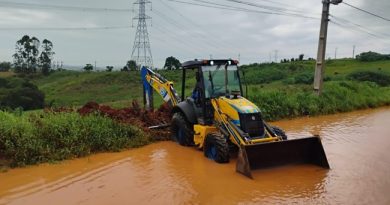 Prefeitura de Ibiúna alerta para obstrução de sangrias em estradas durante chuva Prefeitura de Ibiúna alerta para obstrução de sangrias em estradas durante chuva