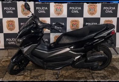 Menor é flagrado com moto roubada na periferia de Cotia
