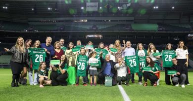 Palmeiras homenageia ícones do jornalismo em andar de imprensa no Palestra Itália