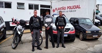 PM prende foragido da Justiça na BR-116, em Embu das Artes PM prende foragido da Justiça na BR-116, em Embu das Artes